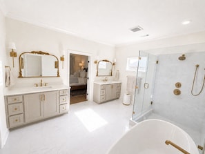 Bathroom - Crimson & Cozy •  
Your Game Day Home Base! (Northport)