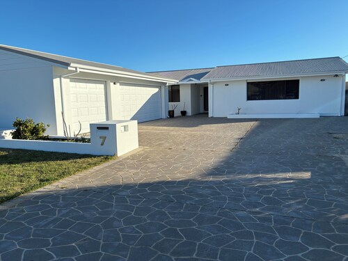 Ocean Breeze - 5 min from City Centre & beach