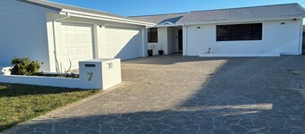 Ocean Breeze - 5 min from City Centre & beach