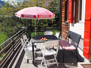 Outdoor dining - Sunnebühl Appartement/Fewo, Bad, WC, 3 Schlafräume Ferienhaus 5.5-Zimmerwohnung by Interhome (Adelboden)