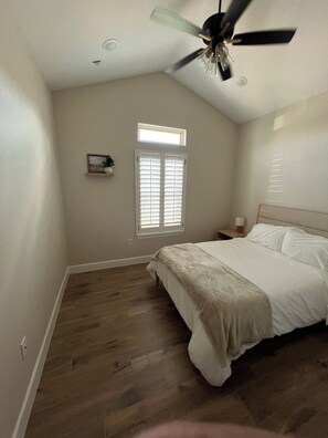 4 slaapkamers, een strijkplank/strijkijzer, wifi, beddengoed