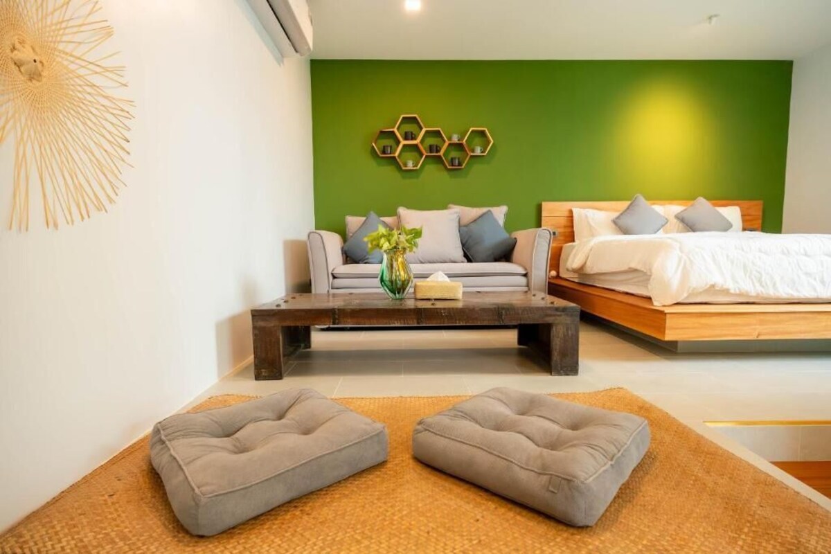 Grand Room, Partial Sea View