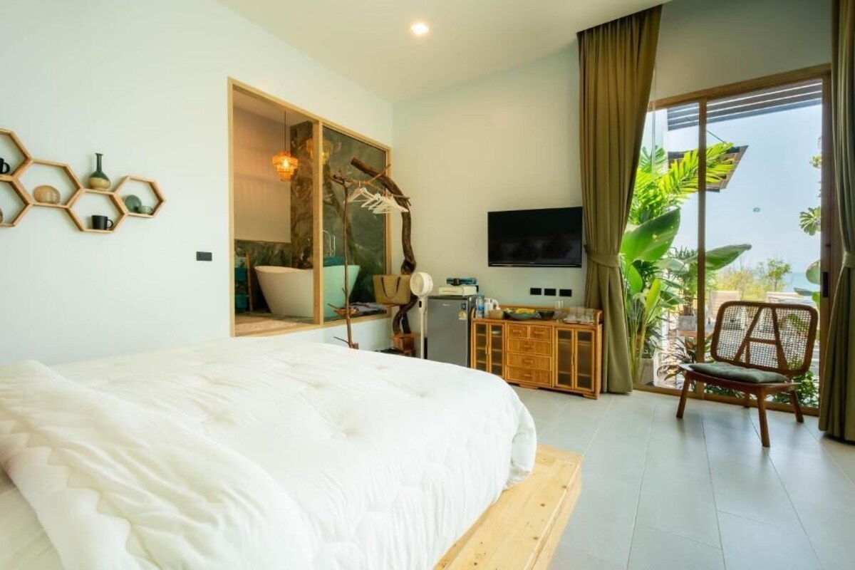 Deluxe Room, Partial Sea View