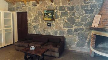 Comfort Cottage, Patio, Garden View | Living area