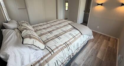 Cozy 2-bedroom 2 bathroom house in delightful Sunland Estates