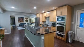 Coffee/tea maker, fridge, microwave, oven