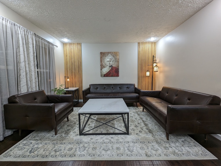 Colony Bungalow - Family & Groups - Modern Lux - Alpharetta, GA