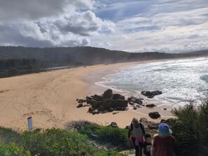Beach - Bega Cottage, private space overlooking farm land 5 min walk to shops and cafes (Bega)
