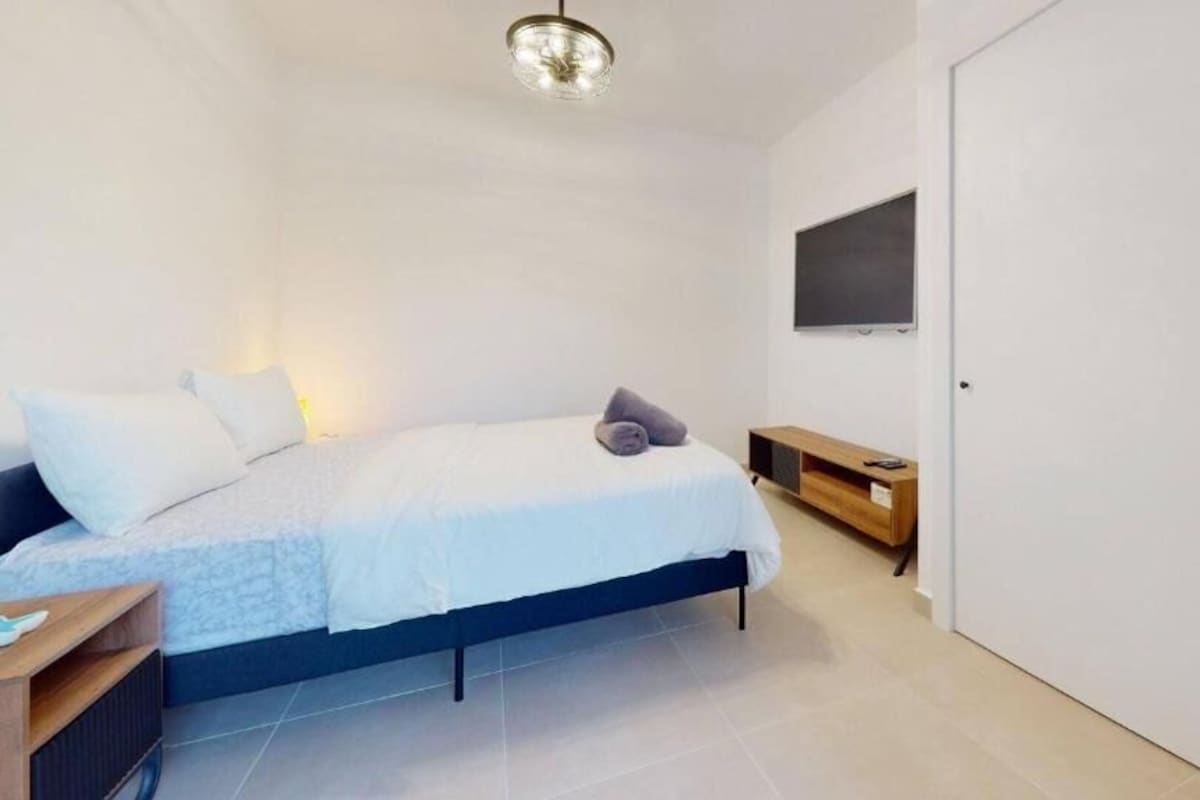 Apartamento superluxo, sacada, vista para o jardim | Ferros/tábuas de passar roupa, Wi-Fi de cortesia