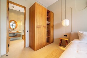 Room - Serene 2BR Retreat w Spacious Pool & Garden • Ubud (Gianyar Regency)