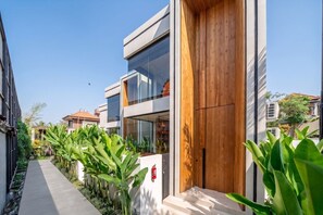Exterior - Modern 2BR Villa in Ubud w Pool, Patio & Garden (Gianyar Regency)