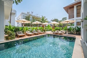 Pool - Tranquil 2BR Flat in Central Ubud w Pool & Kitchen (Tegallalang)