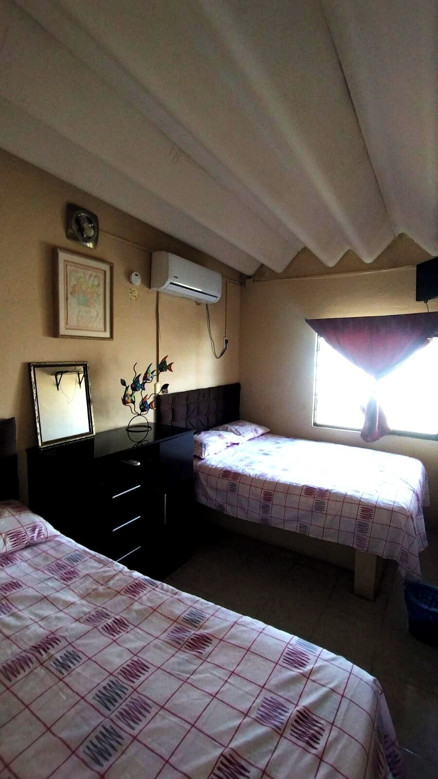 3 bedrooms, WiFi (free), bed sheets