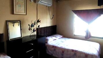 3 bedrooms, WiFi (free), bed sheets