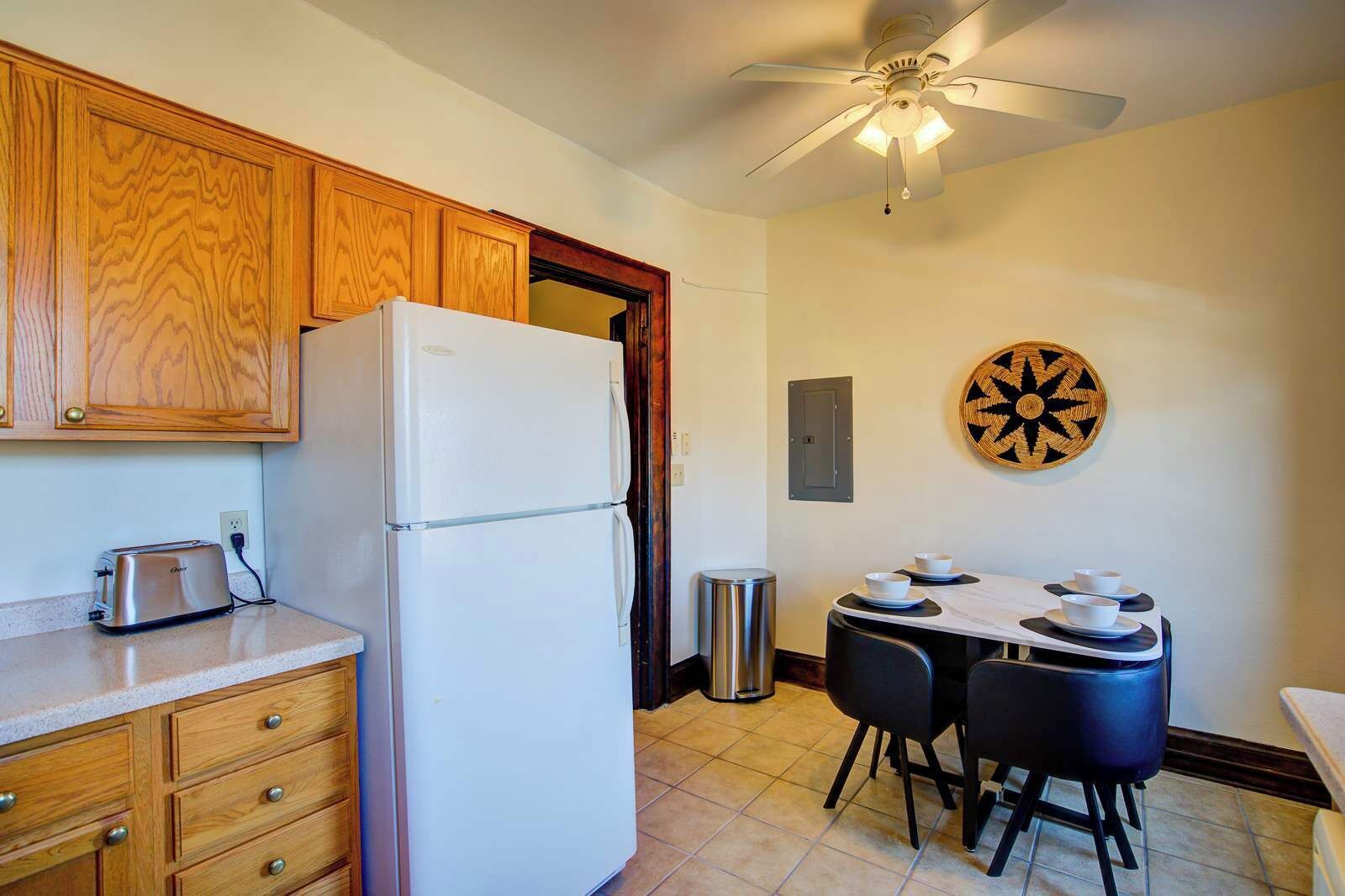 Coffee/tea maker, fridge, microwave, oven