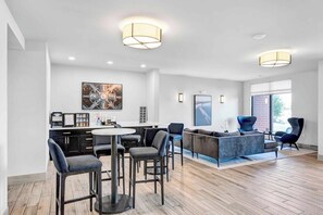Unclassified image, 5 of 45, button - Madison Apt with Pool & Underground Parking (Madison)