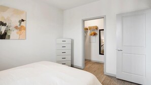Unclassified image, 5 of 28, button - Modern Apt with Pool, Garage & Laundry (Madison)