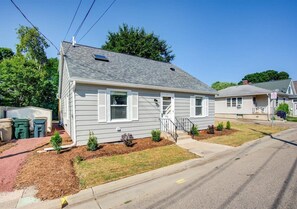 Exterior - Cozy Madison Apt w/ Laundry, AC & Free Parking (Madison)