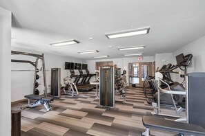 Fitness facility - Poolside Apt Near University Research Park (Madison)