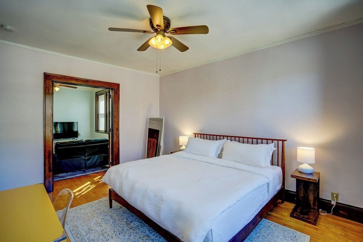 Desk, WiFi, bed sheets