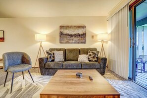Unwind in ultimate comfort on a plush sectional sofa, perfect for relaxation and rejuvenation. - Pet-Friendly Corner Apt with Laundry & AC (Milwaukee)