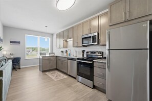 Unclassified image, 3 of 46, button - Madison Apt with Pool, Gym & Free Parking (Madison)