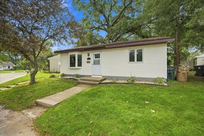 A single-story house with a front porch, a small front yard, and a mailbox. - Madison Home with Parking, Washer & Dryer (Madison)