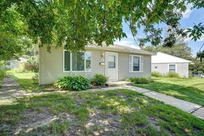 Exterior - Pet-Friendly Madison Home with Deck & Parking (Madison)