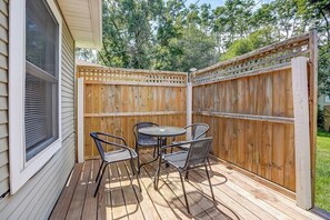 Outdoor dining - Madison Home Near Hospitals with Deck (Madison)