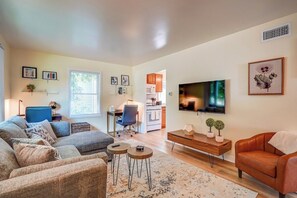 Living area - Pet-Friendly Madison Home with Deck & Parking (Madison)