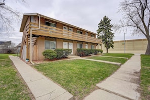 Exterior - Pet-Friendly Apt Near Med Center + Parking (Milwaukee)