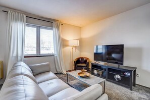 Living room.  - Walk to UW Hospital | Free Parking & WiFi (Madison)