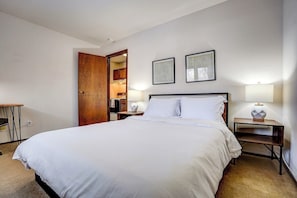 Room - Walk to UW Hospital | Free Parking & WiFi (Madison)
