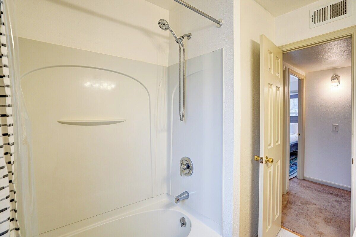 Escape to pure relaxation in our clean bathroom with a refreshing bathtub. 