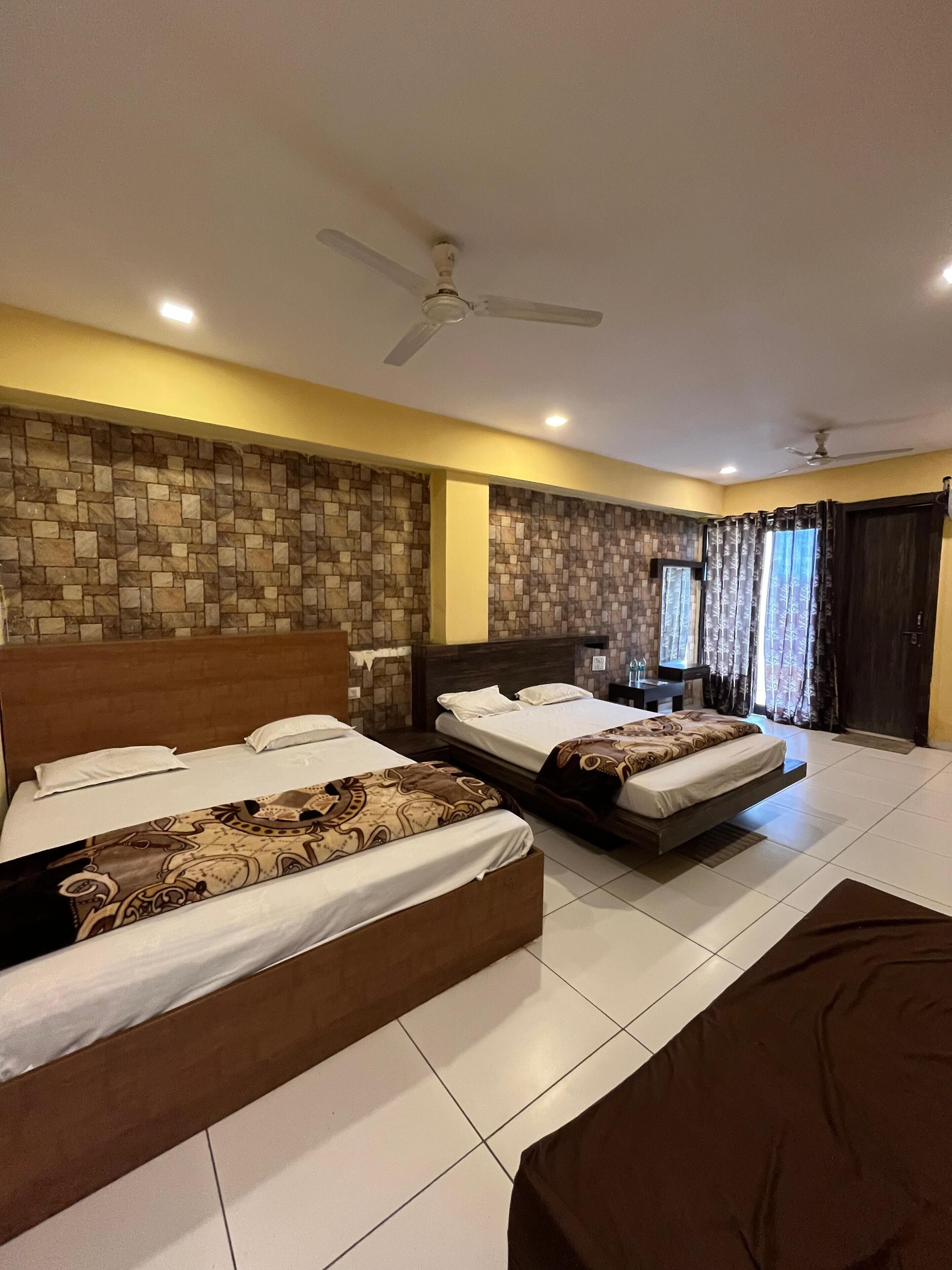 Deluxe Double Room, Garden View | Desk, WiFi (free)