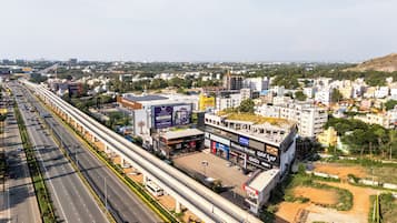 Vista frontal de la propiedad