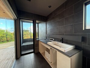 Hair dryer, towels, soap, toilet paper - Vrbo Property (奄美市)