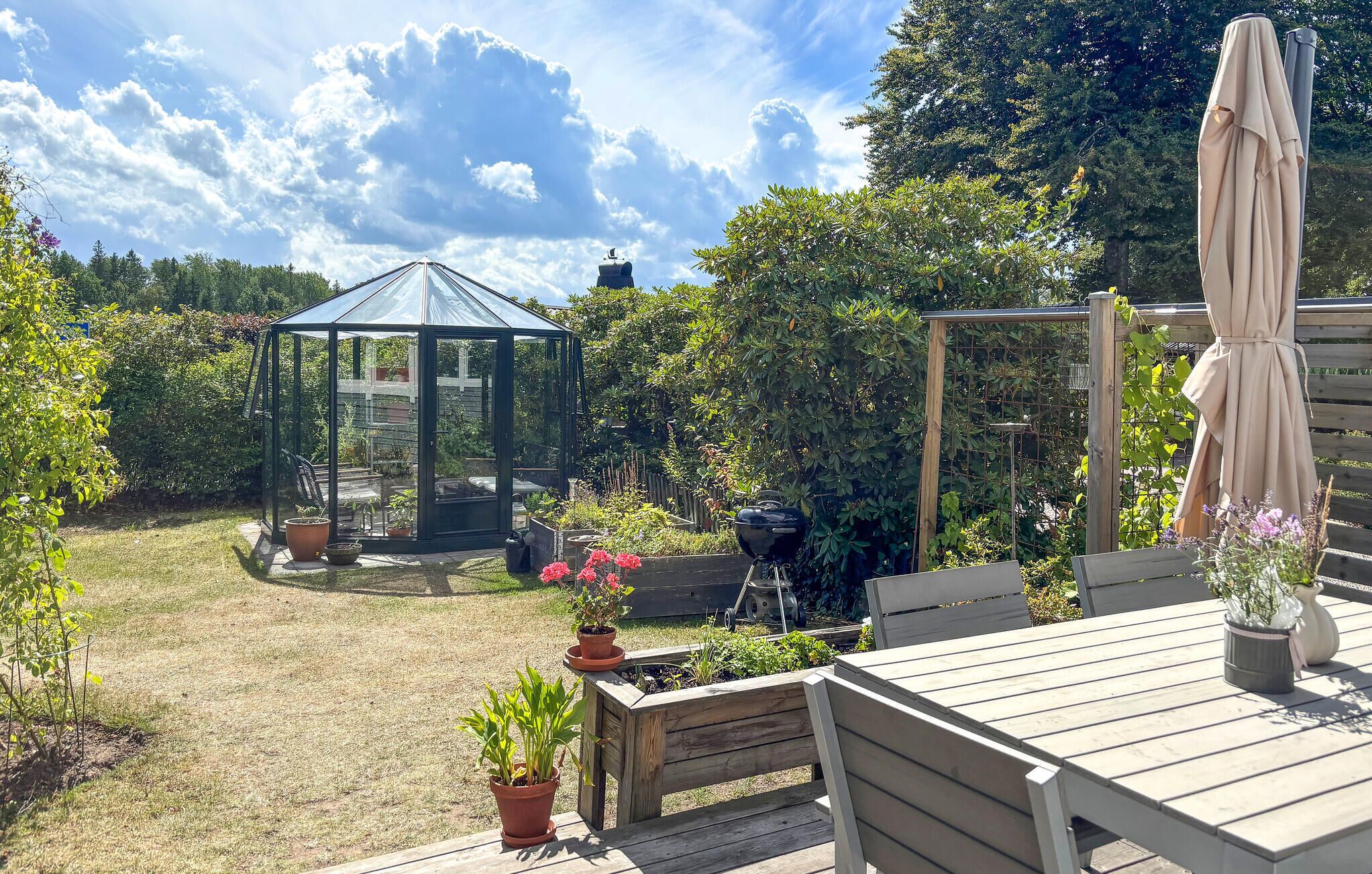 Outdoor dining