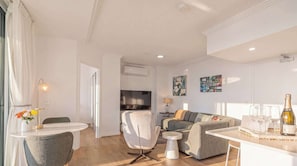 Living area - "SUNSET" By TheGuestHouse. (Palm Beach)