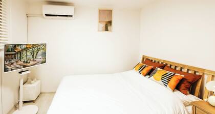 DEN: Your Secret Hideaway in Seoul / 10-minute walk to Hongdae Street