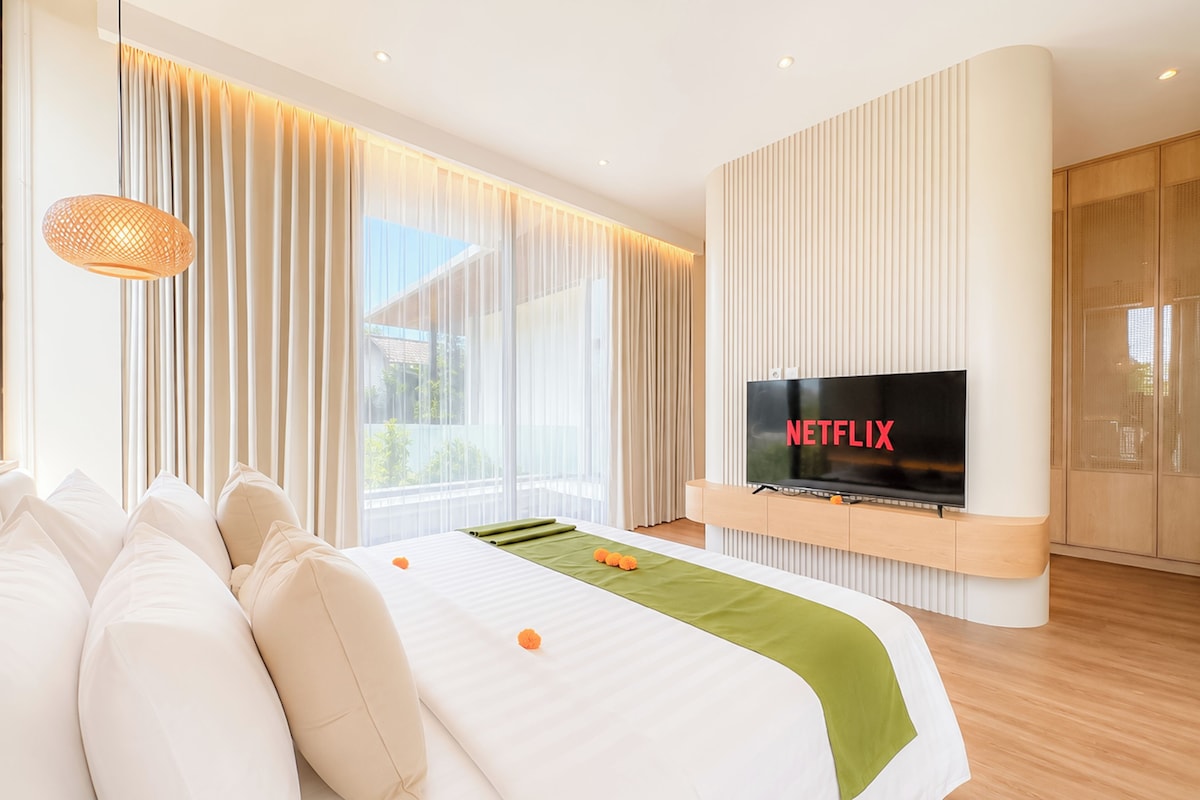 Free WiFi, bed sheets