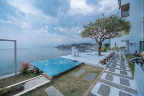 Ảnh chưa phân loại, 2 trong số 141 ảnh, nút