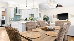 Dining - Family Tides 30A | Seagrove Beach | Sleeps 16 | LSV Bikes | Pool  Carriage House (Santa Rosa Beach)