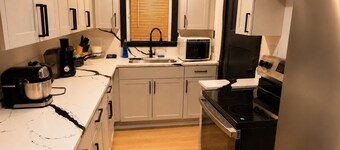 Cozy 1-bedroom house in marvelous Columbus with AC and fitness room