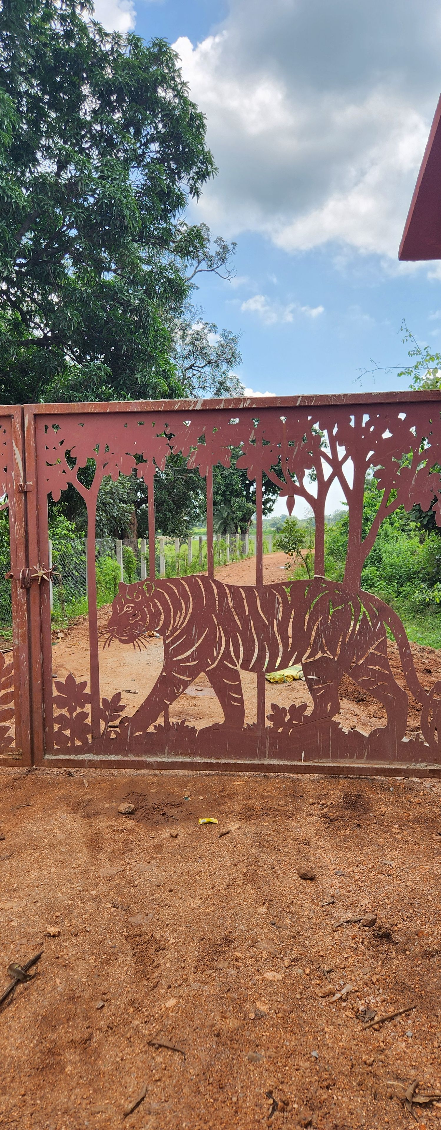 Pintu masuk hartanah