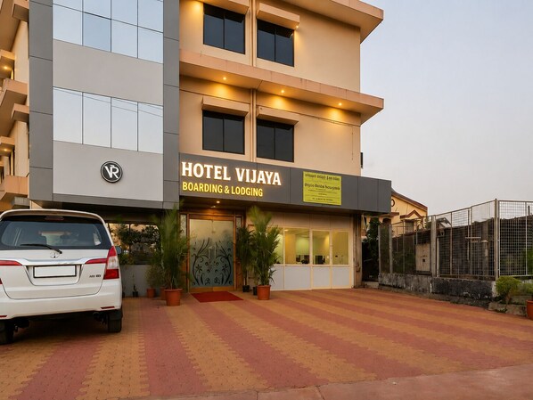 Exterior - Hotel Vijaya Suites (Manipal)