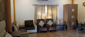 Living area - Green Touch Dooars Eco Resort (Lataguri)