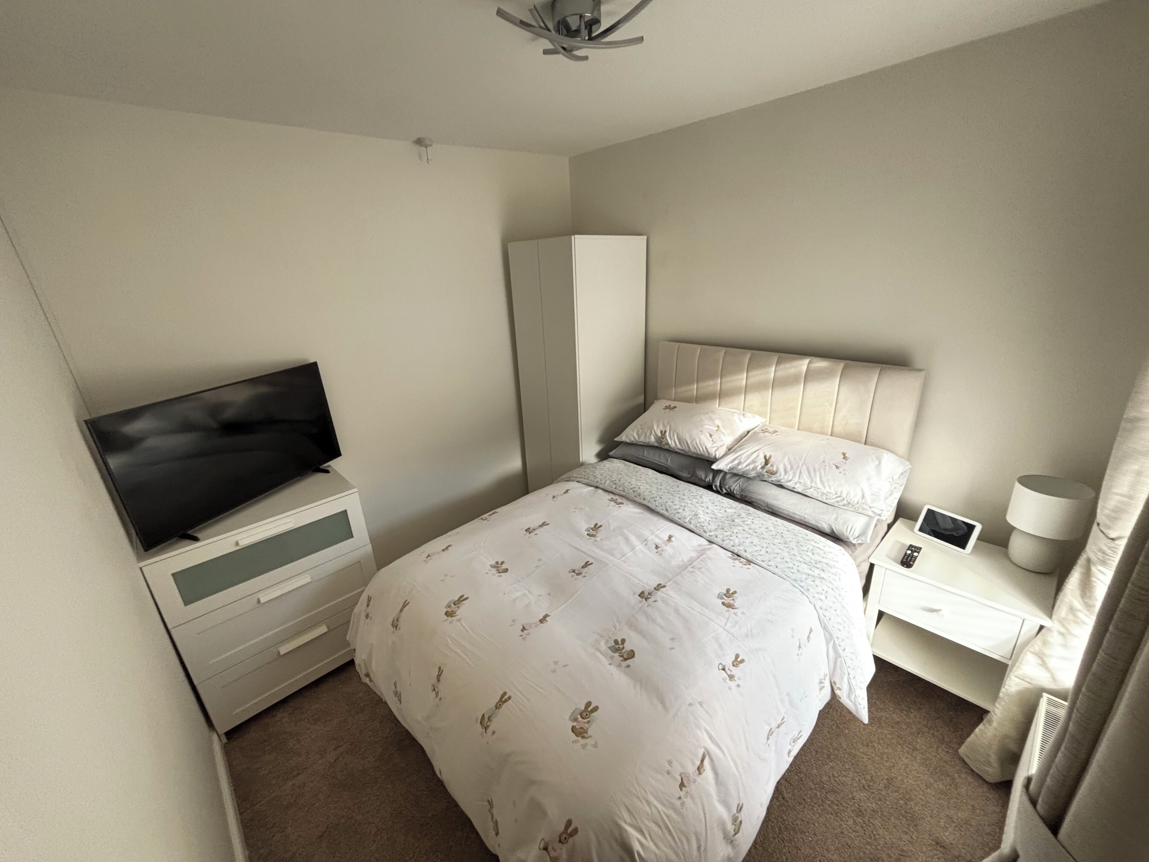 2 bedrooms, iron/ironing board, WiFi, bed sheets