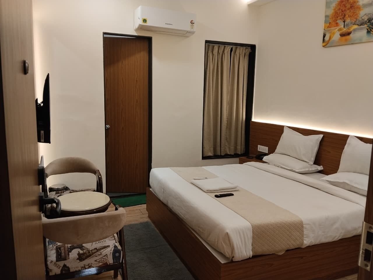 Deluxe Room, City View