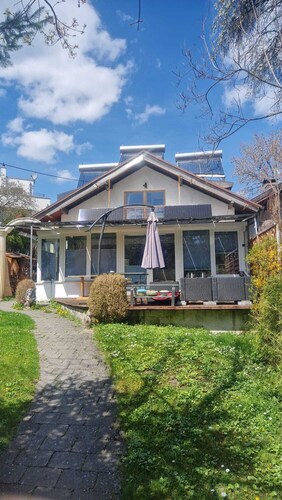 **A OASIS OF COMFORT** 2-bedroom apartment (ground floor + upper floor) with a guest bathroom in the heart of Starnberg